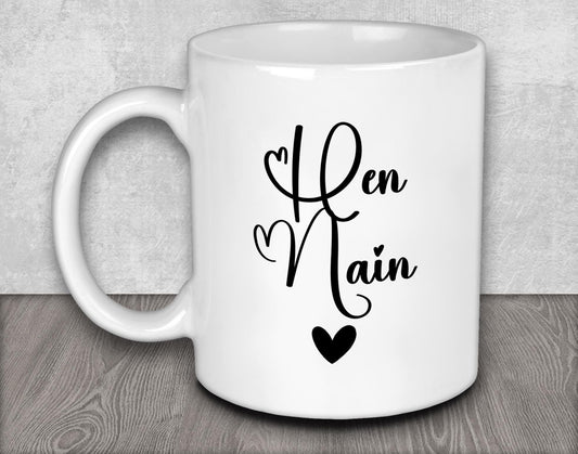 a white coffee mug with the words hen main on it