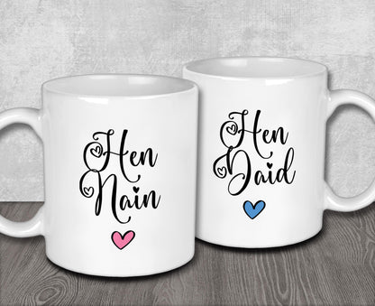 two coffee mugs with the words hen and dad printed on them